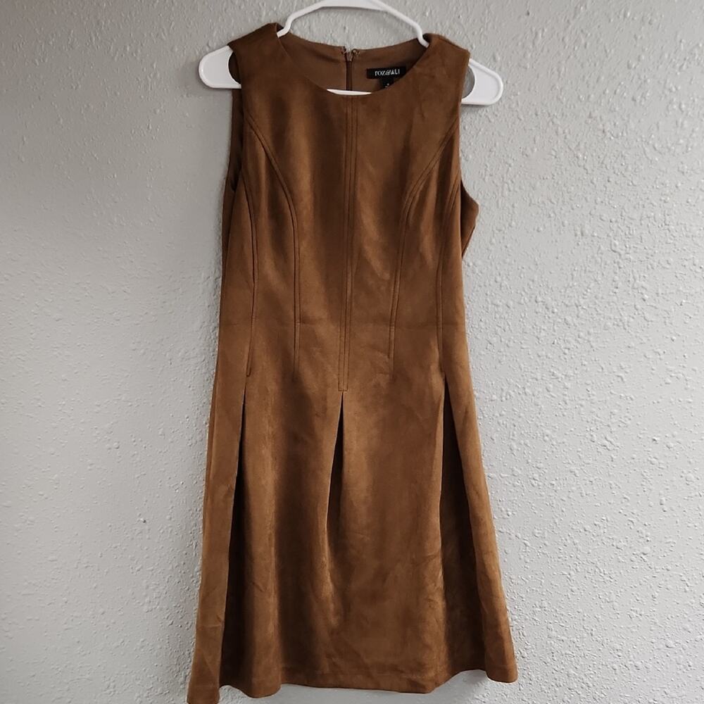 Roz & Ali Tan Sleeveless Midi Dress